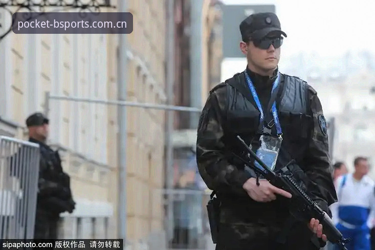世界杯安保策略深度分析：英警员数量骤减背后的合作新格局